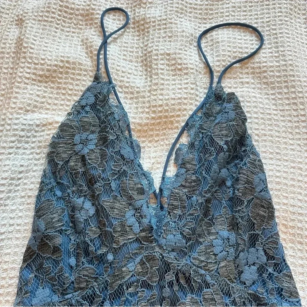 ASTR Drew Plunging Two-Tone Lace Mini Dress size large - Picture 8 of 9